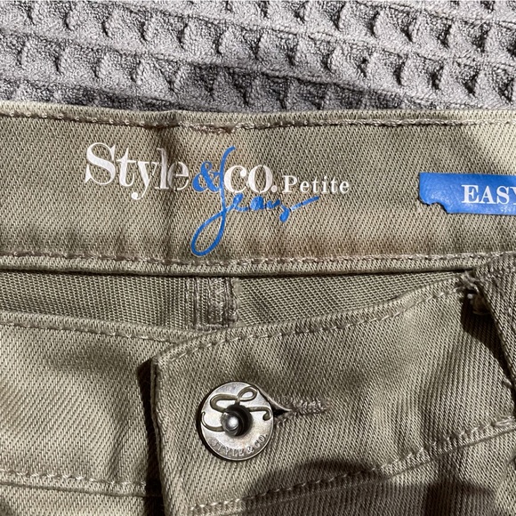 Women’s Style&Co Petite Jeans - Picture 3 of 4